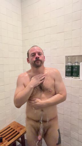ROWdY TAKES A SHOWER
