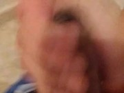 Andaba muy caliente y me jale en el baño de trabajo