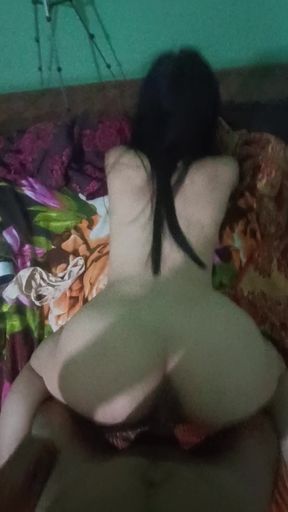 Juicy ass girlfriend is so good for doggy sex