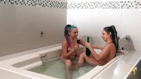 tomando jato de gozada na boca depois de tomar champanhe nela - cherry adams e venusss