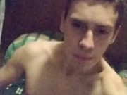Ragazzo caldo gay si spoglia e si inizia a masturbare 🥵🔥