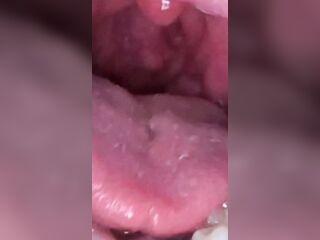 JanaSparksxx swallows whole gummies for her vore fans
