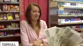 Se Fol A La Vendedora En La Tienda Por Dinero