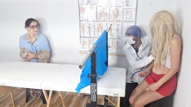 Stepdaughter’s first gynecologist surprise mommy makes her climax