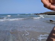 Delgadito Exhibicionista Se Graba Haciendo Nudismo y Los Senderistas le Miran Desde Arriba