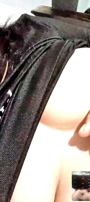 Hot Video Call with a Chubby Big Ass Girl Who Puts a Carrot in Her Pussy
