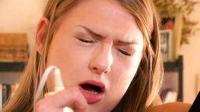 Sexual babe vibrating her cunt