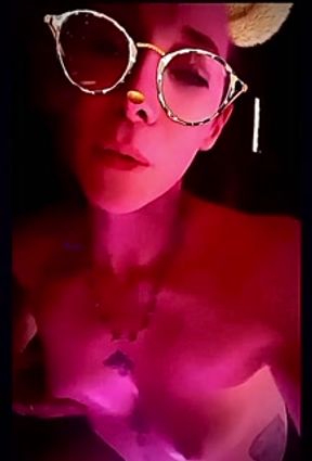 Brunette en chaleur s’empale sur un God Énorme / JOI Français 100% Amateur