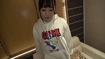孕ませ必至体型の口リボイスJ系！全男子が渇望した地下アイドルにいそうなルックスの1●歳美女。「個人で見る用」と言って撮った映像を売っちゃいますwww