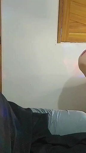 Dice with a Dick in the Middle of Her Butt to Be Able to Relieve Herself.