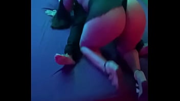 Casada se divertindo na rola de um negaooo