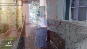 Vecina p�cara me ve masturbarme por la ventana y entr� a mi apartamento , la folle durisimo