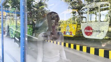 risky public cable car blowjob - naughty in the sky / SallyDinosaur