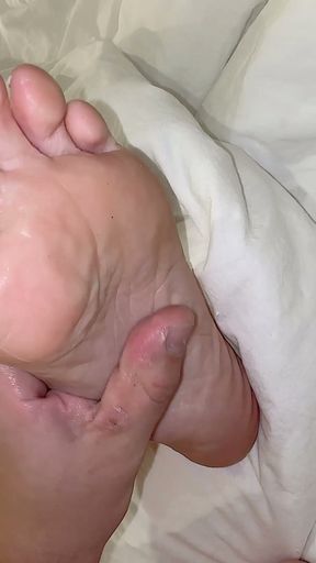 The most cute and beautiful feet ever get massage in best New York Salon   Clip 1