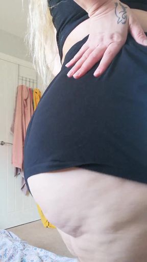 Just me shaking my big ass and big titties - Homemade Wife