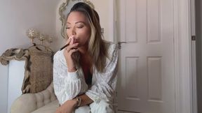 The Vaping Seductress 4K