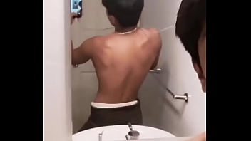 Joven Deportista Bailando