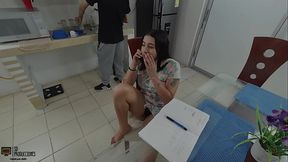 Hermosa petite latina hace una video llamada con su novio y se masturba sin que su hermanastro la descubra  PARTE 1