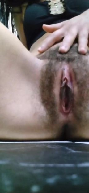 18 years old Arab Algerian of Egyptian origin playing with her pussy until she fucks profusely I want a European guy to fuck me and take pictures of me