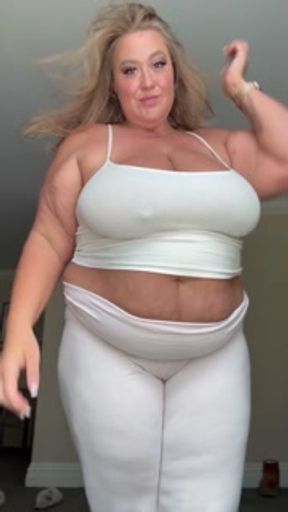 Swinging hefty bangers on BBW