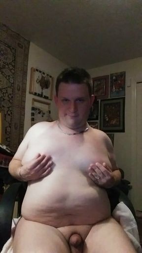 smooth chub cub jiggles fat &amp; jacks his lil penis close up