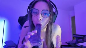 Gamer girl masturbating with my dildos and my womanizer