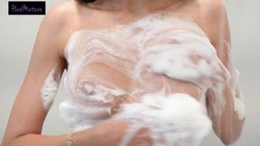 Jamie Michelle Gives Her Trainer a Refreshing Post-Workout Treat