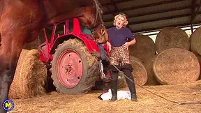 Francsina In Kinky Stepmama Playing With Herself In A Barn