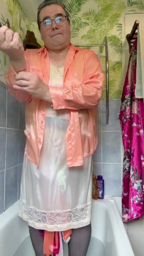 In vintage maid attire to take a bath fully dressed and to remove her outfit