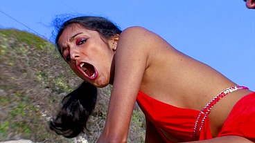 Brunette teen fucked on the beach by a muscular guy