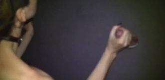 elisa vide des couilles au gloryhole