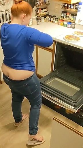 Buttcrack Exposed Cleaning the Oven