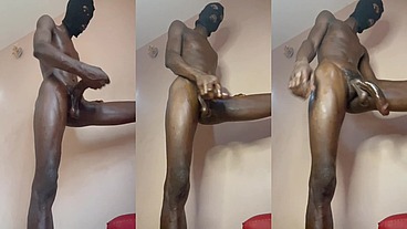 Solo wanking my huge bbc,see how long and fat it his..can you handle