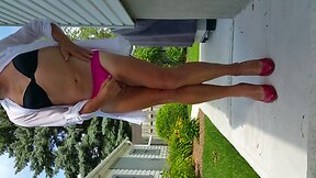 Chloe se masturbe dans sa cour (6)