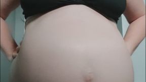 31 Week Pregnant Belly - A belly fetish scene featuring Pregnancy, Pregnant Belly, Belly Shaking & Belly Button Fetish ft MILF Sassypantz