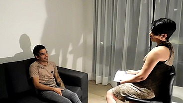 ESPOSA NINFOMANA, PSICOLOGA INVENTA TERAPIA DE GRUPO CON SUS DOS MARIDOS PARA PODER ENFIESTARSE A UN PACIENTE, PATRTE 1 CAPITULO 13