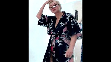 A mature whore, a webcam model, sucks her husband’s dick after private sessions with strangers.!. (17)