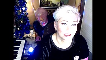 Mature married webcam couple entertains young people on their own balcony .!. ))