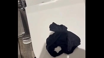 CLUBE DOS CUECAS.  EMPRESARIO USA A MESMA CUECA POR VARIOS DIAS E GOZA V&Aacute_RIAS VEZES NELA