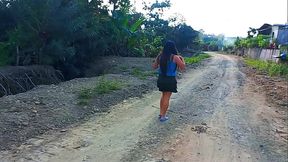 MI NOVIO NO LLEGO AL HOTEL Y AHORA TENGO QUE HACERLO  CON MI GRAN DILDO, DESPUES DE ESTO MI MEJOR AMIGA DEL CAMPO SEDUCE A UN TURISTA, LO PASEA POR EL RIO Y LO LLEVA A UNA CASA DEL RANCHO PARA TENER SEXO INTENSO