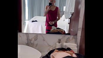 Una rica jalada de verga antes de que llegue mi vecina