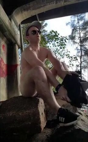 Twink Has a Quick Outdoor Wank in the Park
