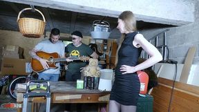 anal threesome with double penetration and pissing for alice maze