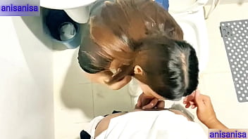 Janjian selingkuh di cafe yang berujung ngentot di kamar mandi