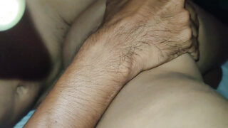 أخت غير شقيقة لاتينية صغيرة تبلغ من العمر 18 عامًا تتلقى ضربات شرجية عنيفة من أخيها غير الشقيق