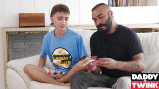 Muie, lingere – clip hardcore fetish cu homosexuali tatuați inocenți care primesc fută anală