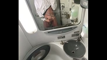 Me mama no banheiro do bus&atilde_o?