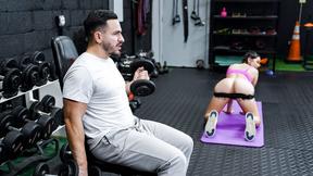 ”Personal trainer motivates client with her juicy cunt”