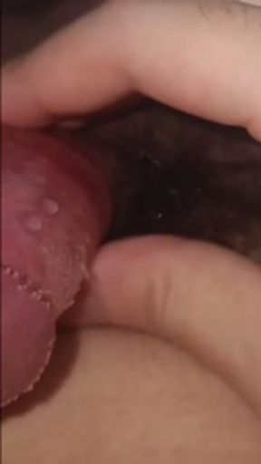 被摸阴茎系带的鸡鸡太容易高潮射精了，高潮了好几次，最后憋不住射精惹~