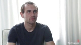 Película BDSM de zorras gays en látex folladas analmente